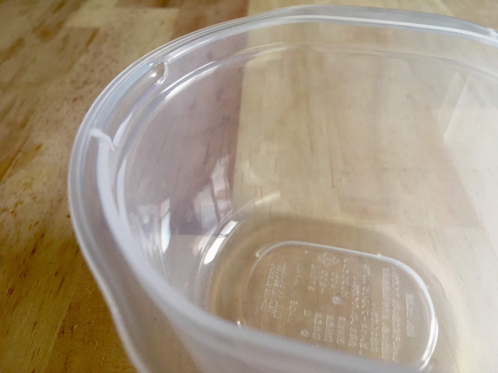 イオンの冷凍ご飯タッパーHOME COORDY そのままレンジ保存容器ご飯一膳用4個入の洗いやすそうなフチの写真